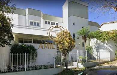 Imagem: A casa possui 4 Dormitórios, 5 Banheiros, 5 Vagas na garagem