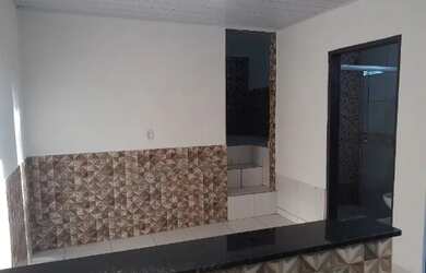 Imagem: A casa possui 1 Dormitório, 1 Banheiro, 1 Vaga na garagem e