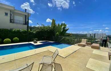 Imagem: A casa em condomínio possui 5 Dormitórios, 5 Banheiros, 5