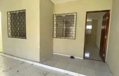 Imagem: A casa possui 2 Dormitórios, 1 Banheiro, 1 Vaga na garagem