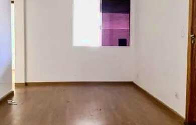 Imagem: O apartamento possui 3 Dormitórios, 1 Banheiro, 1 Vaga na garagem