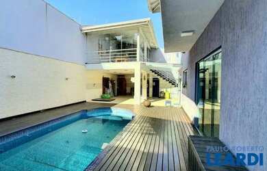 Imagem: A casa em condomínio possui 3 Dormitórios, 5 Banheiros, 4