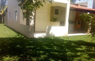 Imagem: A casa possui 3 Dormitórios, 2 Banheiros, 5 Vagas na garagem