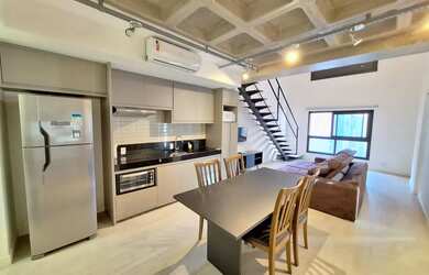 Imagem: O apartamento possui 1 Dormitório, 2 Banheiros, 1 Vaga na garagem