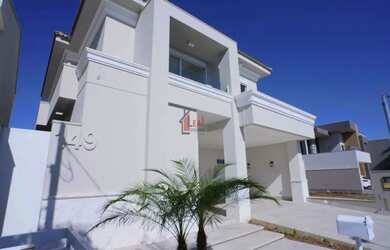 Imagem: A casa em condomínio possui 4 Dormitórios, 5 Banheiros, 2