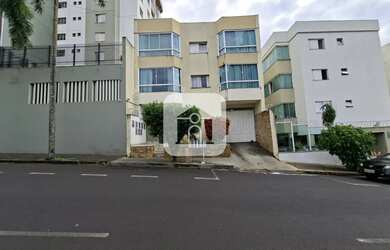 Imagem: O apartamento possui 3 Dormitórios, 1 Banheiro, 2 Vagas na