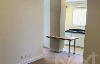 Imagem: O apartamento possui 1 Dormitório, 1 Banheiro, 1 Vaga na garagem