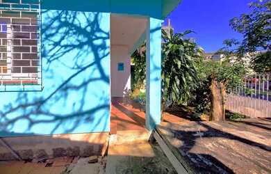 Imagem: A casa possui 4 Dormitórios, 1 Banheiro, 1 Vaga na garagem