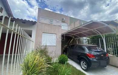 Imagem: A casa possui 3 Dormitórios, 3 Banheiros, 1 Vaga na garagem