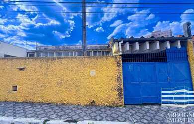 Imagem: O depósito possui 2 Vagas na garagem, 275m² de Área e está