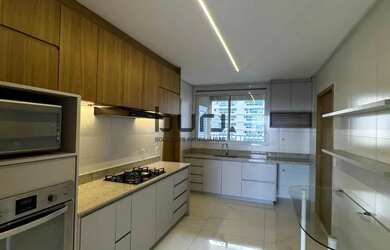 Imagem: O apartamento possui 4 Dormitórios, 5 Banheiros, 3 Vagas na