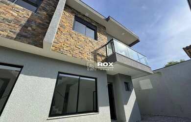 Imagem: A casa possui 3 Dormitórios, 3 Banheiros, 1 Vaga na garagem