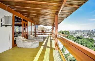 Imagem: A casa em condomínio possui 2 Dormitórios, 5 Banheiros, 3