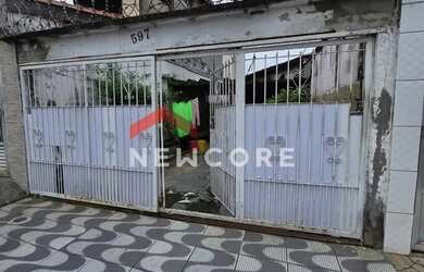 Imagem: A casa possui 2 Dormitórios, 1 Banheiro, 4 Vagas na garagem