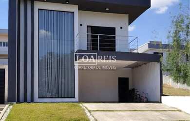 Imagem: A casa em condomínio possui 4 Dormitórios, 4 Banheiros, 4