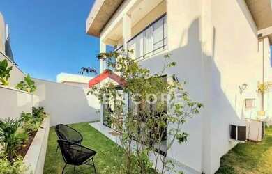 Imagem: A casa em condomínio possui 3 Dormitórios, 4 Banheiros, 4