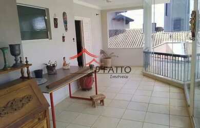 Imagem: A casa possui 3 Dormitórios, 5 Banheiros, 2 Vagas na garagem