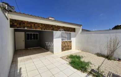 Imagem: A casa possui 2 Dormitórios, 1 Banheiro, 2 Vagas na garagem