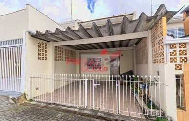 Imagem: A casa possui 3 Dormitórios, 1 Banheiro, 1 Vaga na garagem