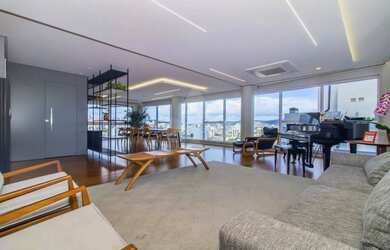 Imagem: O apartamento possui 4 Dormitórios, 5 Banheiros, 4 Vagas na