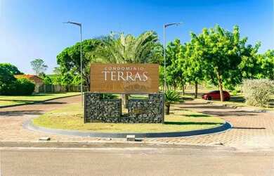 Imagem: O terreno possui 300m² de Área e está localizado em Santa