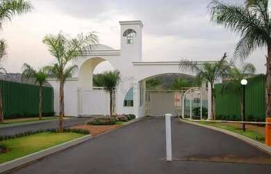 Imagem: A casa em condomínio possui 3 Dormitórios, 3 Banheiros, 2