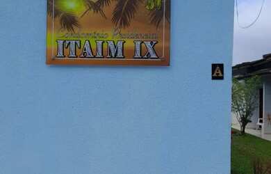 Imagem: A casa em condomínio possui 2 Dormitórios, 1 Banheiro, 2 Vagas