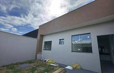 Imagem: A casa possui 2 Dormitórios, 2 Banheiros, 1 Vaga na garagem