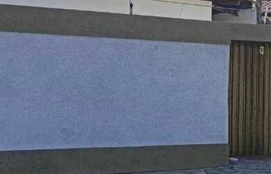 Imagem: A casa possui 4 Dormitórios, 2 Banheiros, 2 Vagas na garagem