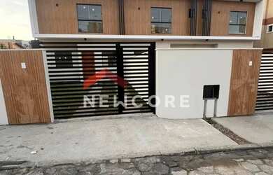 Imagem: A casa possui 4 Dormitórios, 3 Banheiros, 2 Vagas na garagem