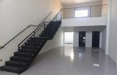 Imagem: O depósito possui 135m² de Área e está localizado em Santa