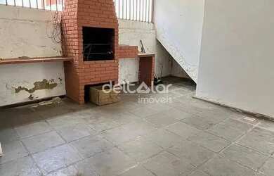 Imagem: A casa possui 4 Dormitórios, 3 Banheiros, 2 Vagas na garagem