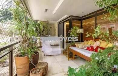 Imagem: O apartamento possui 4 Dormitórios, 1 Banheiro, 3 Vagas na