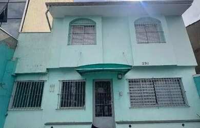 Imagem: O depósito possui 3 Vagas na garagem, 350m² de Área e está