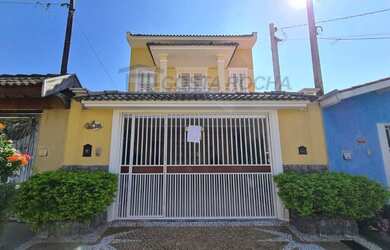 Imagem: A casa possui 3 Dormitórios, 3 Banheiros, 3 Vagas na garagem