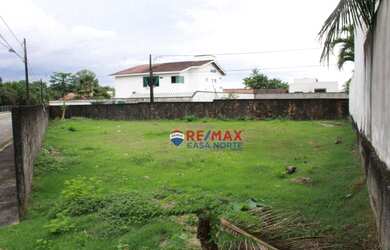 Imagem: O terreno e possui Dormitórios, Suítes, Banheiros, 527-0m²