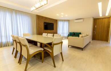 Imagem: A casa em condomínio possui 4 Dormitórios, 5 Banheiros, 2