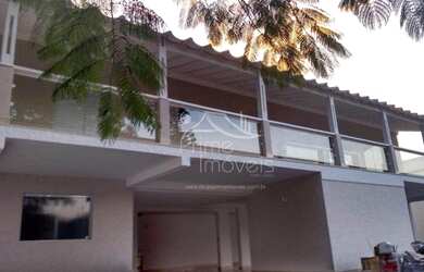 Imagem: A casa em condomínio possui 3 Dormitórios, 2 Banheiros, 5