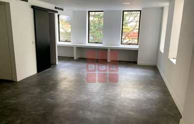 Imagem: O depósito possui 1 Vaga na garagem, 51m² de Área e está