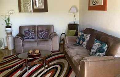 Imagem: A casa possui 3 Dormitórios, 1 Banheiro, 2 Vagas na garagem