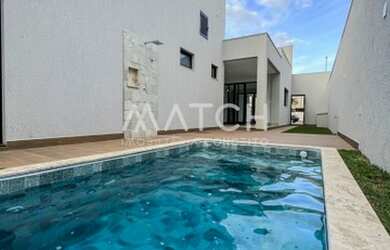 Imagem: A casa em condomínio possui 3 Dormitórios, 4 Banheiros, 227m²