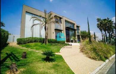 Imagem: A casa em condomínio possui 5 Dormitórios, 5 Banheiros, 5