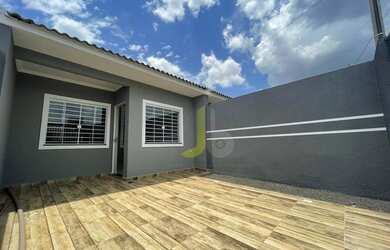 Imagem: A casa possui 2 Dormitórios, 1 Banheiro, 2 Vagas na garagem