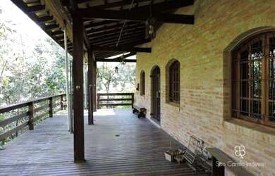 Imagem: A casa em condomínio possui 3 Dormitórios, 3 Banheiros, 5