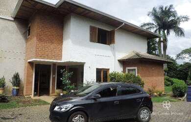 Imagem: A casa em condomínio possui 4 Dormitórios, 5 Banheiros, 4