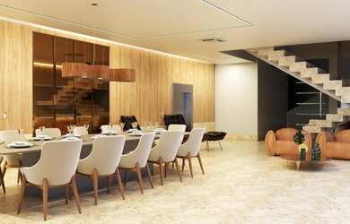 Imagem: A casa possui 4 Dormitórios, 5 Banheiros, 596m² de Área e