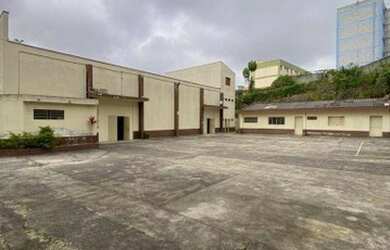 Imagem: O terreno possui 1.490m² de Área e está localizado em Centro