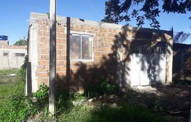 Imagem: A casa possui 2 Dormitórios, 1 Banheiro, 1 Vaga na garagem