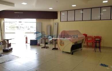 Imagem: O depósito possui 2 Vagas na garagem, 120m² de Área e está