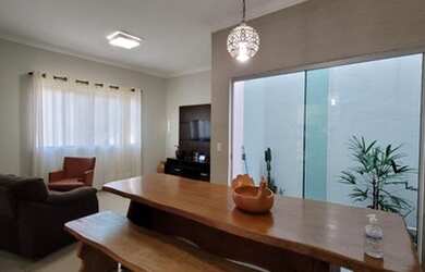 Imagem: A casa em condomínio possui 3 Dormitórios, 2 Banheiros, 2